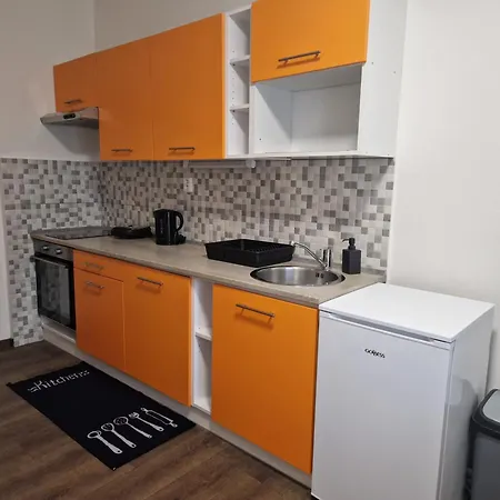 Cerna Ruze- 2 * Plzen